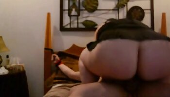 Cara dá duro em uma garota depois de um ver vídeo pornô transando desenho animado fúnebre