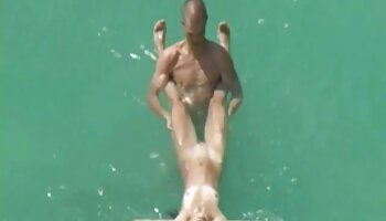 Cara tesão fode a vídeo pornô de coroas transando buceta peluda de uma garota asiática safada com seios perfeitos