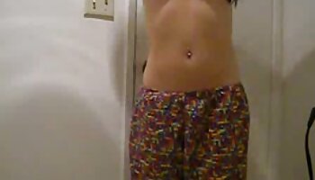 A vídeo de pornô de dois homens enfermeira quente Crissy bate no táxi