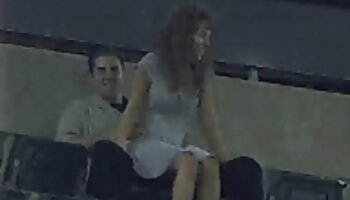 Linda xvídeos pornô mulher transando esposa Irina Pavlova segura a mão do corno enquanto é espancada