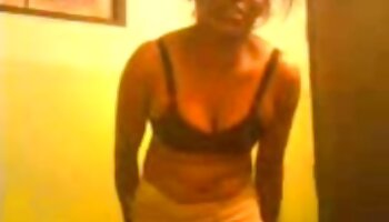 Urso gay excitado ganha dupla equipe vídeo pornô com mulheres transando