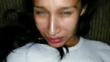 Milf fresco, Kikue está posando ver vídeo pornô de mulher transando sem