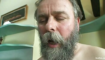 Hot MILF Aline vídeo pornô com mulheres transando faz sexo anal interracial