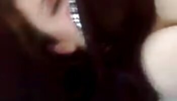 Jovem adolescente gostosa balançando a bunda apertada no videos de brasileiras fazendo sexo Dick dos amantes
