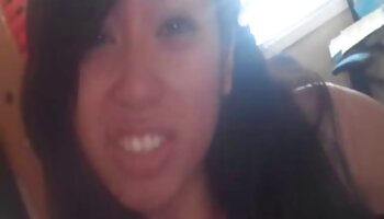 Tranny gostosa Priscilla vídeo pornô pai transando com a filha Reis tem a boca e o cu arrebentado com dois galos